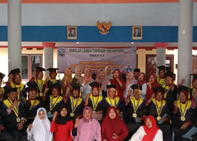  Sebanyak 25 siswa dari Sekolah Lansia Tangguh (Selantang) resmi diwisuda pada Rabu (20/11/2024) di Balai Desa Kalisalam.