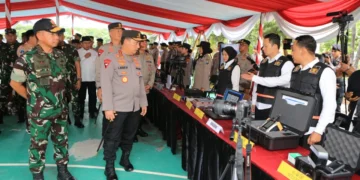 Kapolri Jenderal Polisi Drs. Listyo Sigit Prabowo bersama Panglima TNI Agus Subiyanto melakukan peninjauan persiapan pengamanan Pilkada.