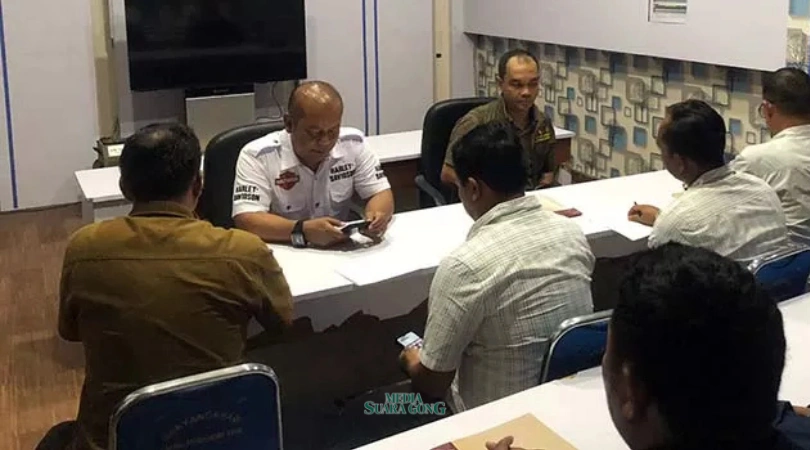 Bawaslu Kabupaten Probolinggo Serahkan Berkas Money Politic ke Polisi, Proses Hukum Dimulai! (Radar Bromo/Media Suaragong)