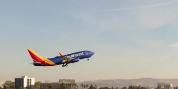 Penerbangan Southwest Airlines 3316 harus dievakuasi akibat kebakaran yang disebabkan oleh baterai ponsel.