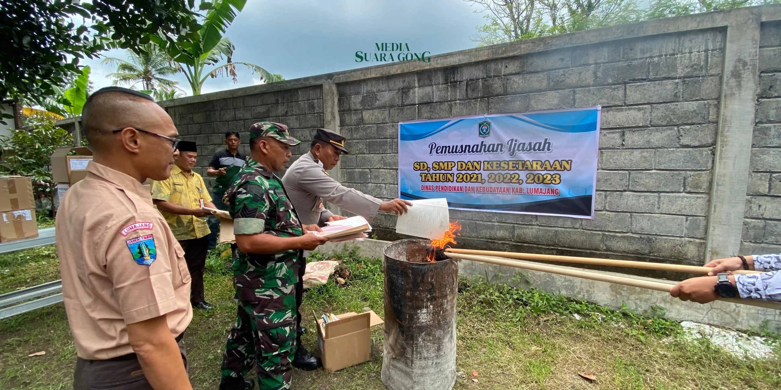 Dindikbud Kabupaten Lumajang Laksanakan Pemusnahan Sisa Blanko Ijazah