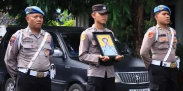 Seorang anggota Polres Madiun, Aiptu Parman Budi Santoso, resmi diberhentikan tidak dengan hormat dalam upacara yang digelar di Polres Madiun.