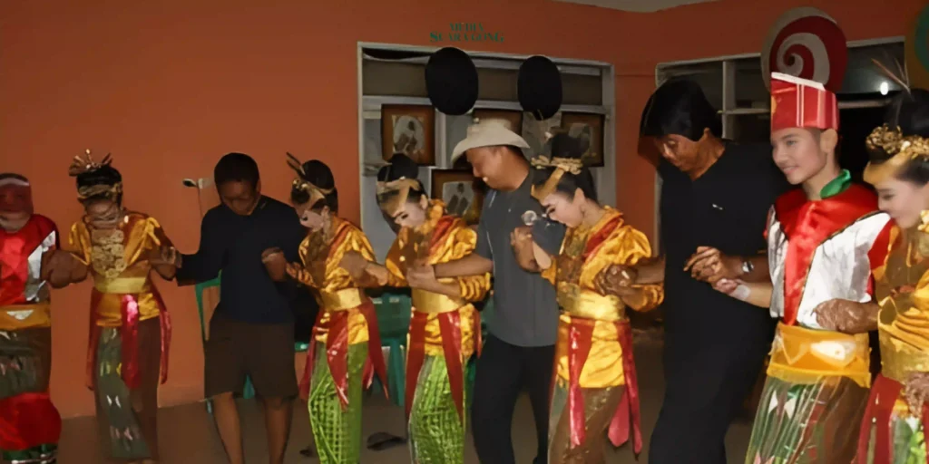 Di tegah era Moderenisasi, Desa Adat Walasigi di Buton, Sulawesi Tenggara, berdiri kokoh sebagai penjaga tradisi luhur Indonesia.