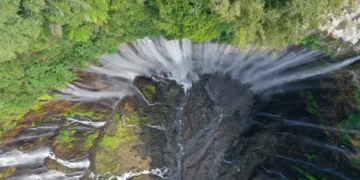 Wisatawan yang berkunjung ke Air Terjun Tumpak Sewu mengeluhkan adanya penarikan tiket masuk berulang kali