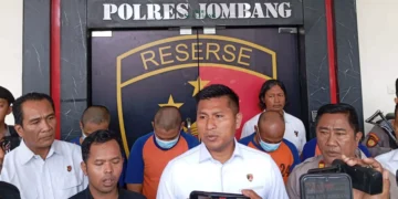 Satreskrim Polres Jombang gelar pers rilis kasus penganiayaan yang menyebabkan kematian di Desa Made, Kecamatan Kudu, Kabupaten Jombang