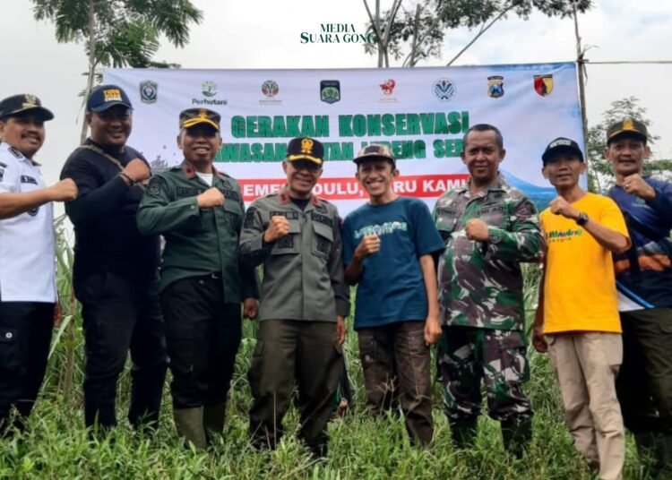 Dinas Lingkungan Hidup (DLH) Kabupaten Lumajang mendukung penuh Gerakan Konservasi Kawasan Hutan Lereng Semeru 2024 yang Digagas Perhutani