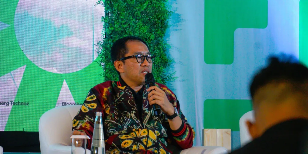 Transformasi industri otomotif Indonesia menuju kendaraan listrik merupakan langkah strategis untuk menjawab tantangan global