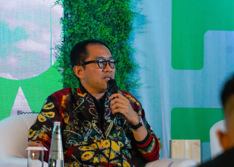 Transformasi industri otomotif Indonesia menuju kendaraan listrik merupakan langkah strategis untuk menjawab tantangan global