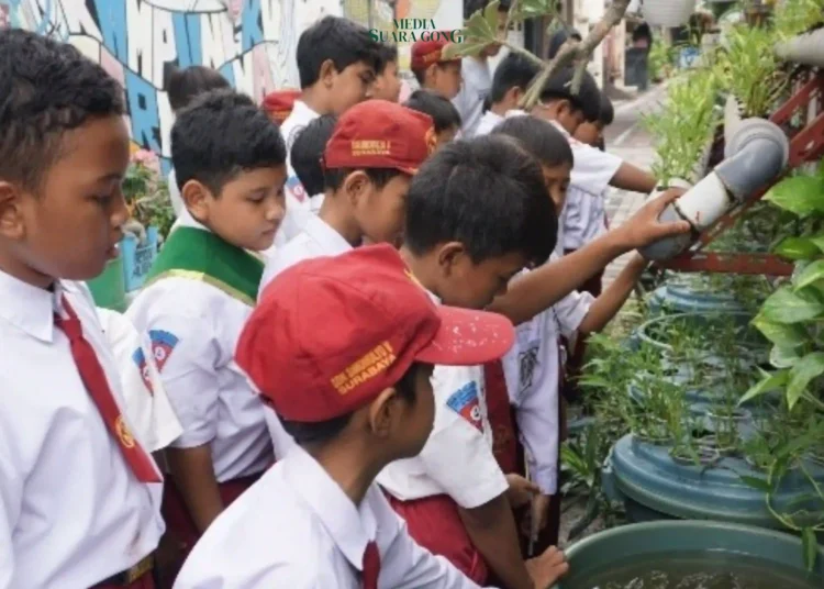 Pemkot Surabaya Tingkatkan Kesadaran Lingkungan Anak Melalui Urban Farming