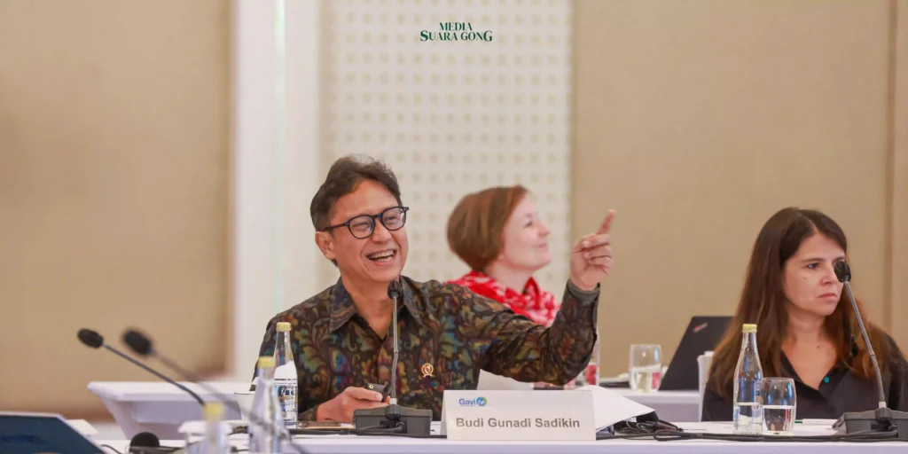Menkes Budi mengungkapkan bahwa upaya vaksinasi ini telah memberikan dampak signifikan pada penurunan angka kematian anak di Indonesia.