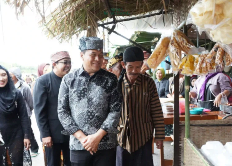 Pasar Desa wisata di Desa Andonosari Kecamatan Tutur telah resmi dibuka langsung oleh Penjabat (PJ) Bupati Pasuruan, Nurkholis