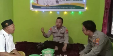 Sebagai upaya mempererat hubungan dengan masyarakat sekaligus, Binmas Polsek Besuki melaksanakan kegiatan silaturahmi secara door-to-door.