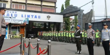 Menjelang perayaan Natal 2024 dan Tahun Baru 2025, Polres Lamongan telah menyiapkan 204 personel untuk menjaga keamanan di wilayahnya.