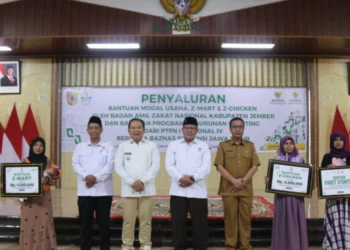 Bupati Hendy Siswanto Serahkan Bantuan Usaha dan Program Penurunan Stunting di Jember