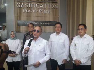 Menko Pangan Zulkifli Hasan Kunjungi Pengelolaan Sampah Menjadi Energi Listrik Di Surabaya
