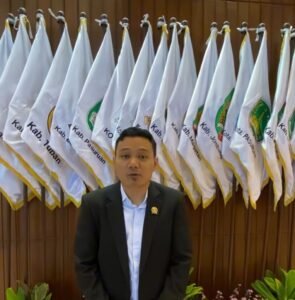 Fenomena Koin Jagat Bikin Taman Surabaya Rusak DPRD Jatim Minta Pemerintah Segera Tindak!