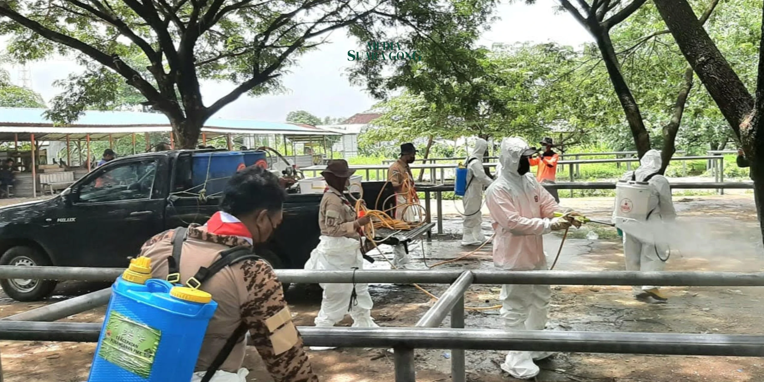 Kolaborasi Bareng Kwarda Pramuka Jatim, Penyemprotan PMK Tim BPBD Bergeser ke Wilayah Gresik