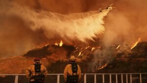 Kebakaran di Los Angeles: US Armed Forces kerahkan Helikopter