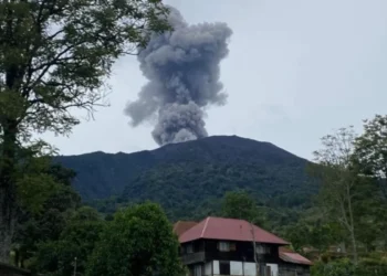 Pendakian Gunung Marapi ditutup permanen