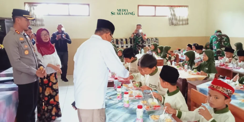 Percobaan Pemberian Makan Bergizi Gratis bagi Anak-anak Sekolah di Jember