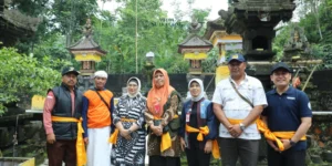 Pj. Bupati Lumajang Tinjau Progres Pembangunan Jalan Menuju Pura Patirtan Watu Klosot