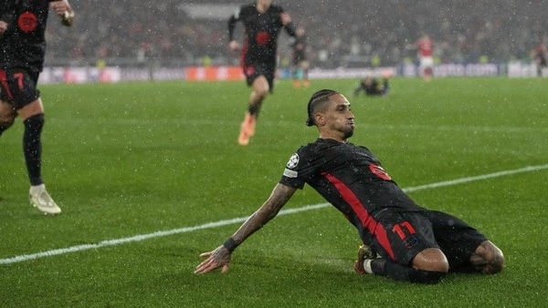 Rapinha melakukan selebrasi usai mencetak gol melawan Benfica semalam