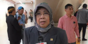 Semakin Marak, Pinjol di Masyarakat Mencapai Rp 137 Triliun