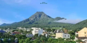 Malang memiliki keindahan alam yang luar biasa, salah satunya adalah pemandangan gunung-gunung yang mengelilinginya, simak sebagai berikut