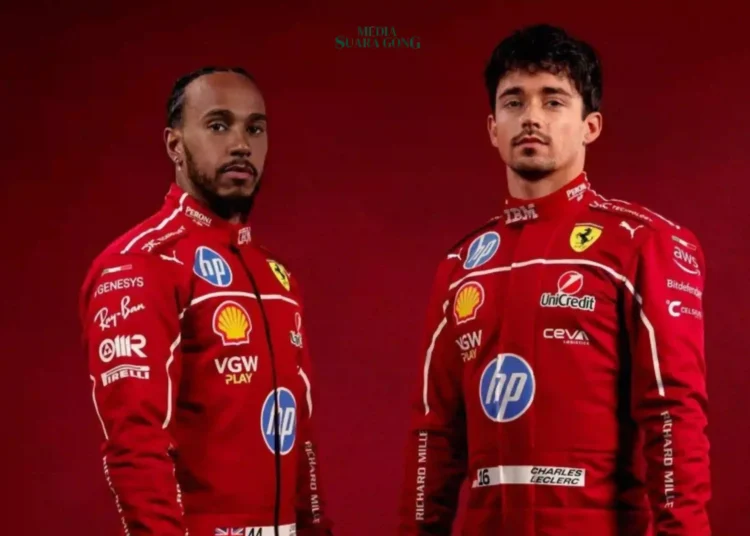 Tim Ikonik Ferrari, resmi meluncurkan kostum balap Lewis Hamilton dan Charles Leclerc terbaru mereka untuk musim 2025