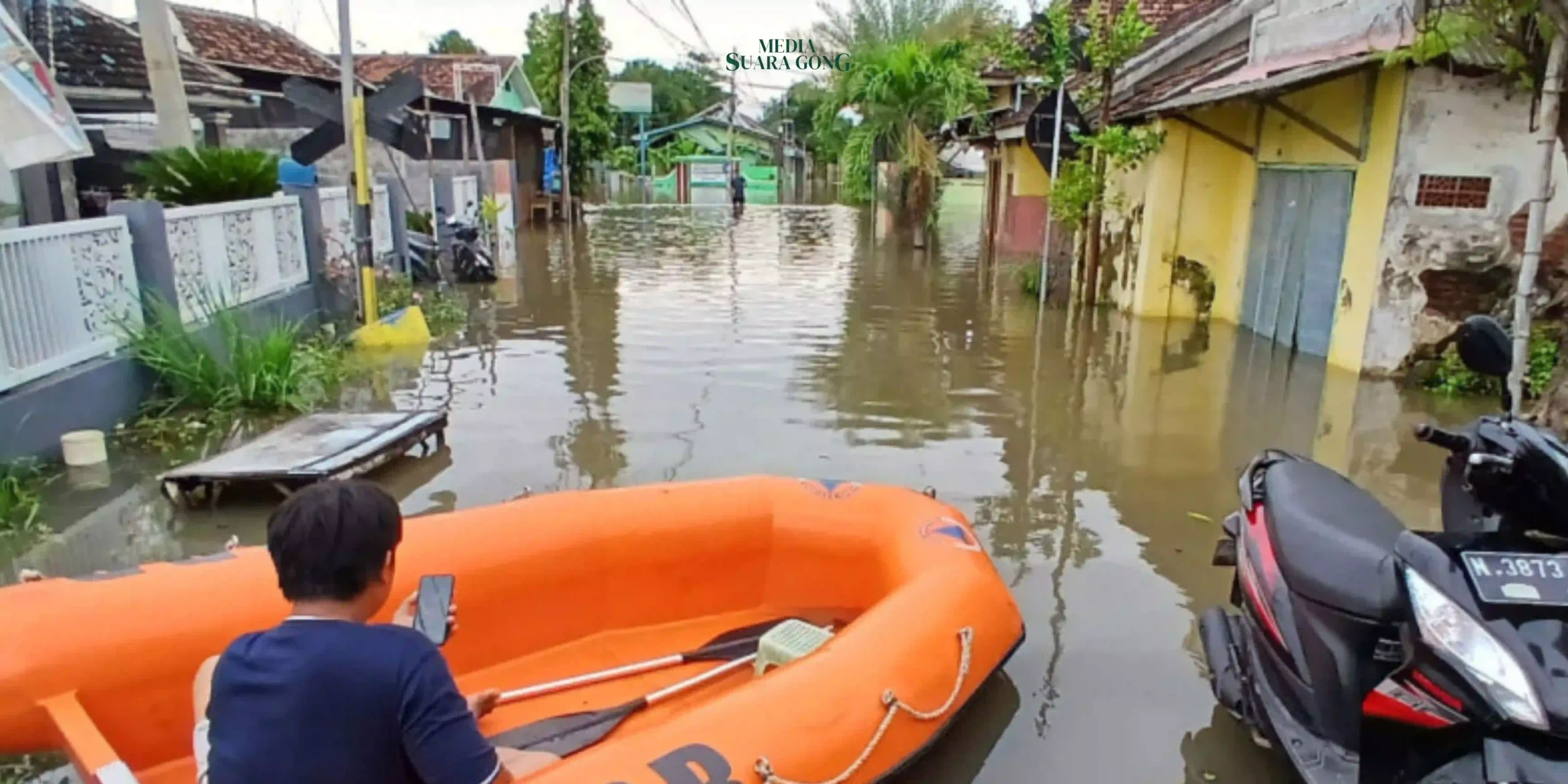 Banjir masih merendam empat kecamatan di Kabupaten Pasuruan, yaitu Kecamatan Beji, Rejoso, Winongan, dan Grati