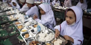 Program Makan Bergizi Gratis Resmi Dimulai, Tantangan Anggaran Jadi Sorotan