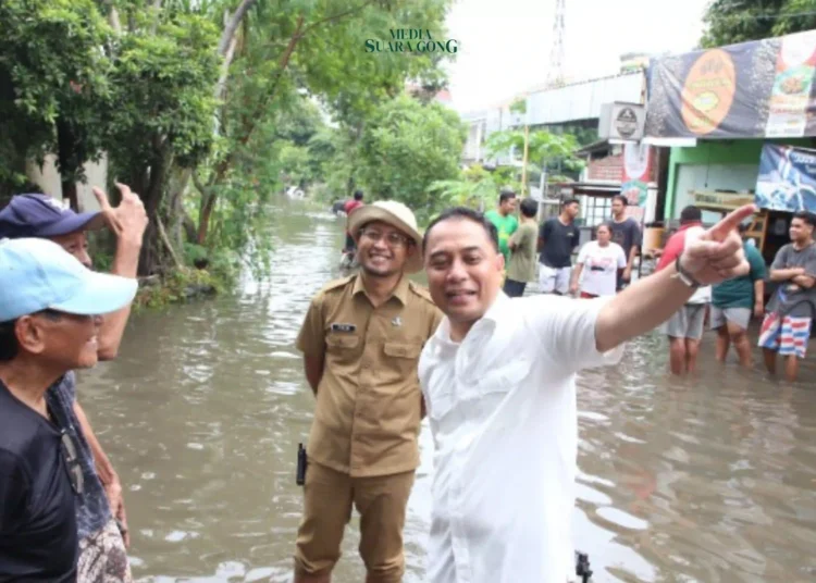 Pemerintah Kota (Pemkot) Surabaya terus mengintensifkan langkah-langkah untuk menyelesaikan permasalahan banjir di Kota Pahlawan di 2025.