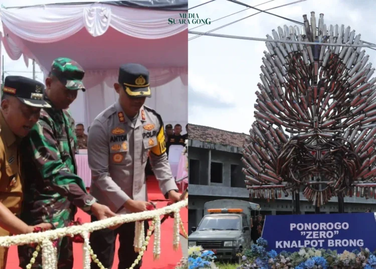 Bupati Ponorogo, bersama Kapolres Ponorogo meresmikan Monumen Zero Knalpot Brong yang terdiri dari Ratusan Knalpot Brong di Perempatan Mlilir