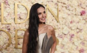 Demi Moore Raih Golden Globe Pertama Setelah 45 Tahun Berkarir