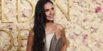 Setelah hampir lima dekade menghiasi dunia perfilman Hollywood, Demi Moore akhirnya meraih penghargaan besar pertamanya.