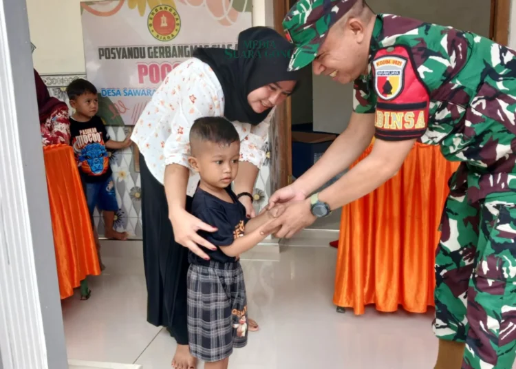 TNI Lumajang Aktif Edukasi Pola Makan Sehat untuk Tumbuh Kembang Anak Di Posyandu