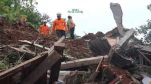 Pencarian Korban Longsor di Jombang Ditunda Akibat Hujan Deras
