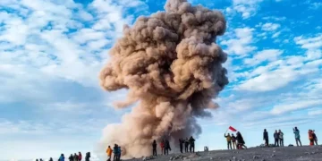 Erupsi Gunung Semeru: Kolom Abu Mencapai 700 Meter (Media Suaragong)