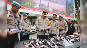 Polres Jombang Razia Senpi dan Tes Urine Anggota