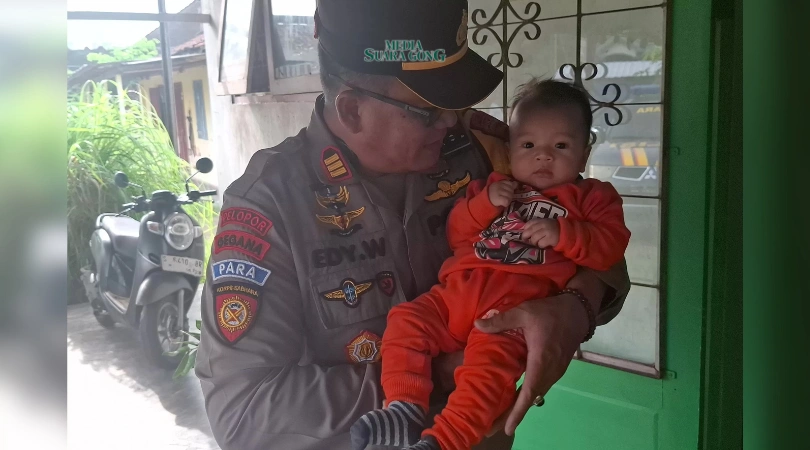 Heboh! Bayi 4 Bulan Ditemukan di Pinggir Jalan Jombang (Media Suaragong)