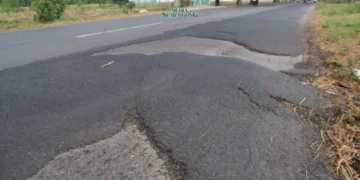 Hujan Deras Rusak Jalan Raya Jombang, Pengendara Diminta Waspada (Media Suaragong)