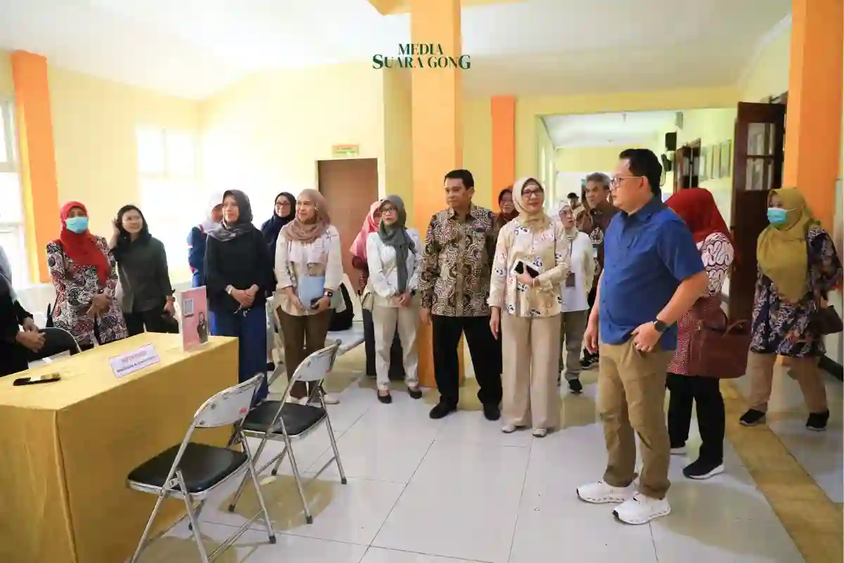 Penjabat (Pj) Gubernur Jawa Timur (Jatim) Adhy Karyono mengajak masyarakat Jatim untuk memanfaatkan program "cek kesehatan gratis" (CKG)