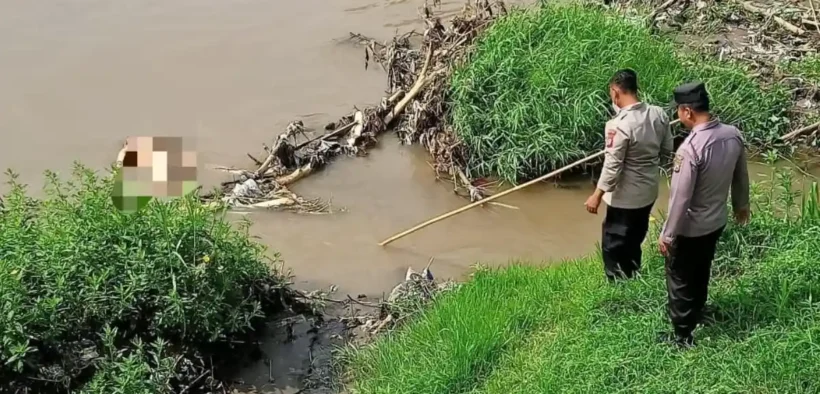 Warga Desa Padangan, Kecamatan Kayen Kidul, Kabupaten Kediri, digegerkan dengan penemuan mayat tanpa identitas