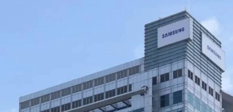 Samsung dikabarkan akan memperkenalkan smartphone layar lipat tiga dengan dua engsel yang diduga bernama Galaxy G Fold,