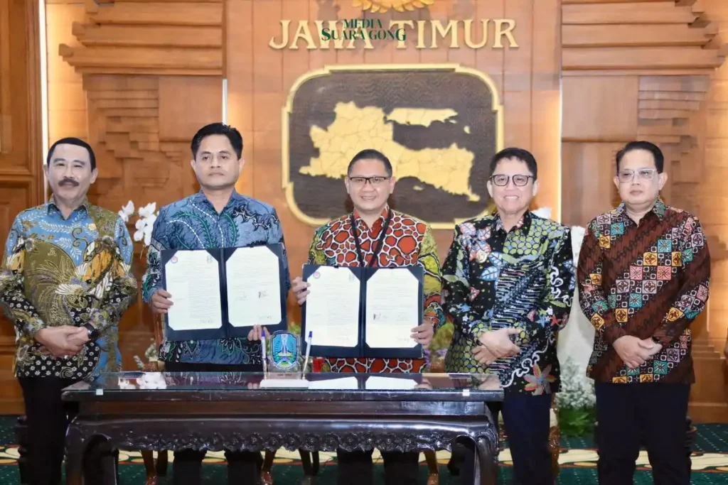 IPDN menandatangani nota kesepakatan antara Pemprov Jatim dan IPDN dalam rangka peningkatan pendidikan berbasis karakter dan disiplin