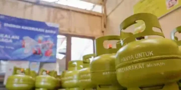 Kini, warung-warung yang selama ini hanya menjadi pengecer bisa secara resmi mendaftar sebagai sub pangkalan LPG 3 kg Subsidi