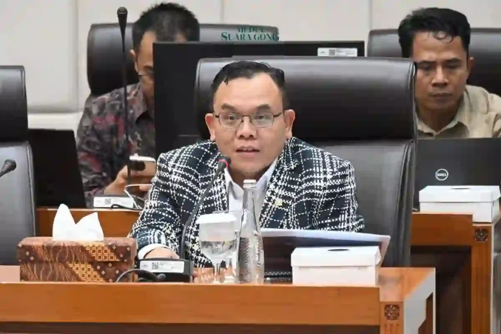 DPR memastikan tidak akan ada pemecatan atau PHK bahkan pemotongan honor akibat efisiensi anggaran di TVRI dan RRI pemerintah