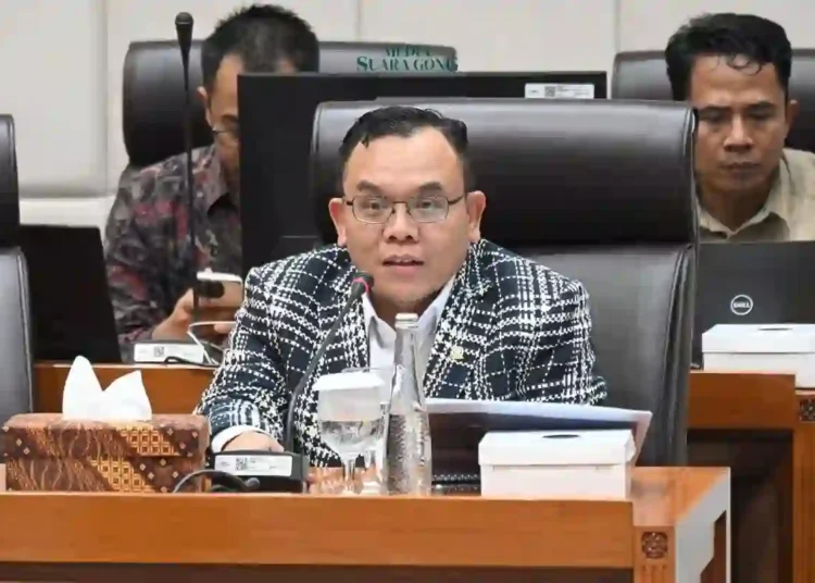 DPR memastikan tidak akan ada pemecatan atau PHK bahkan pemotongan honor akibat efisiensi anggaran di TVRI dan RRI pemerintah