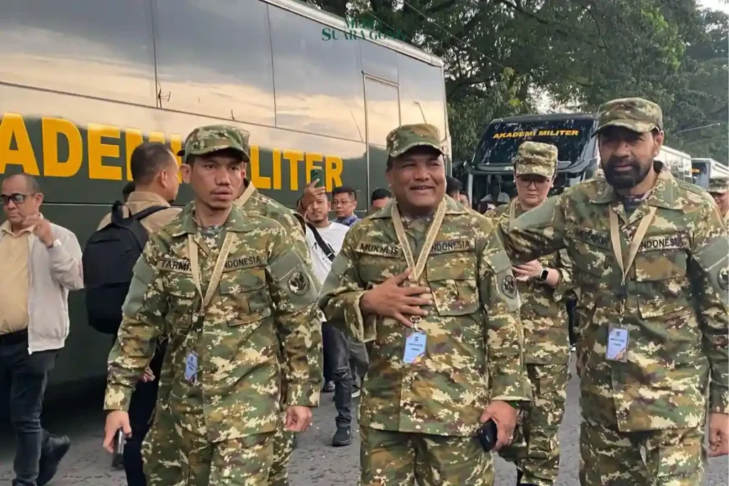 Setelah resmi dilantik, kepala daerah terpilih periode 2025-2030, sebanyak 456 kepala daerah mengikuti retret di Akademi Militer Magelang.