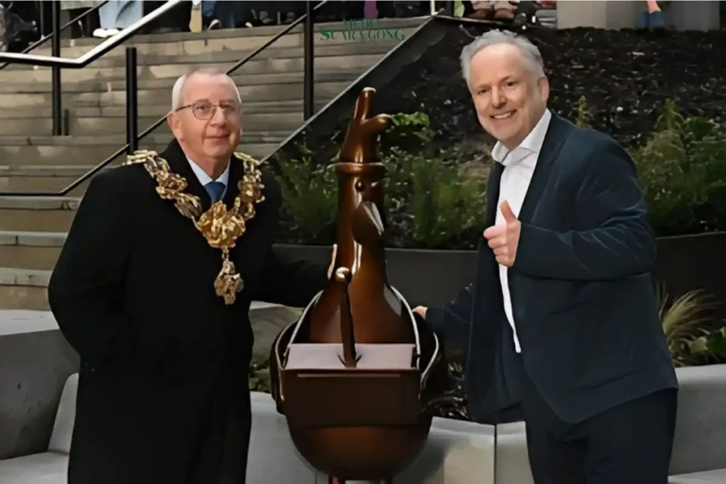 Patung Feathers McGraw